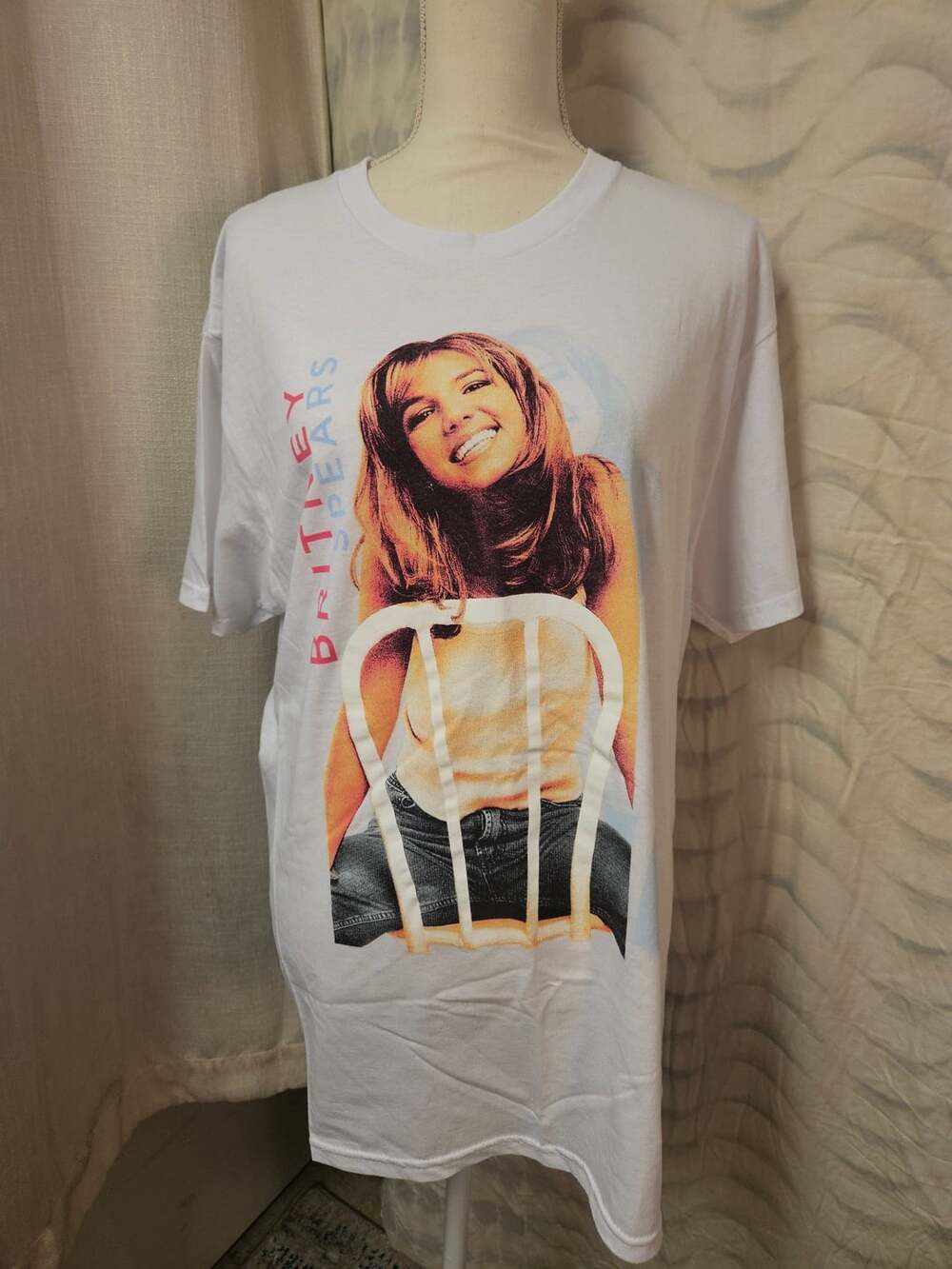 Britney Spears Graphic T-Shirt Size L White Chair Photo